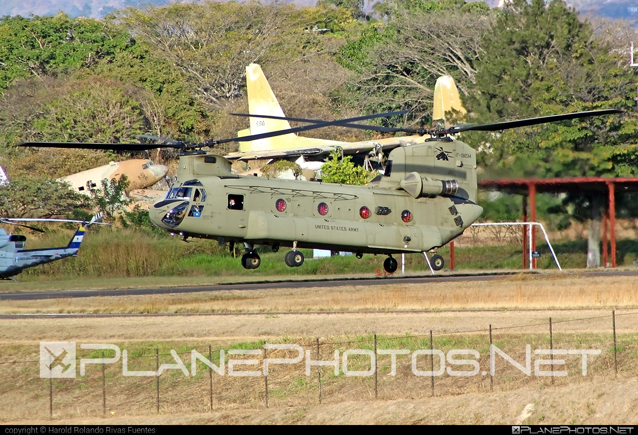 Boeing CH-47F Chinook - 17-08234 operated by US Army #boeing #usarmy