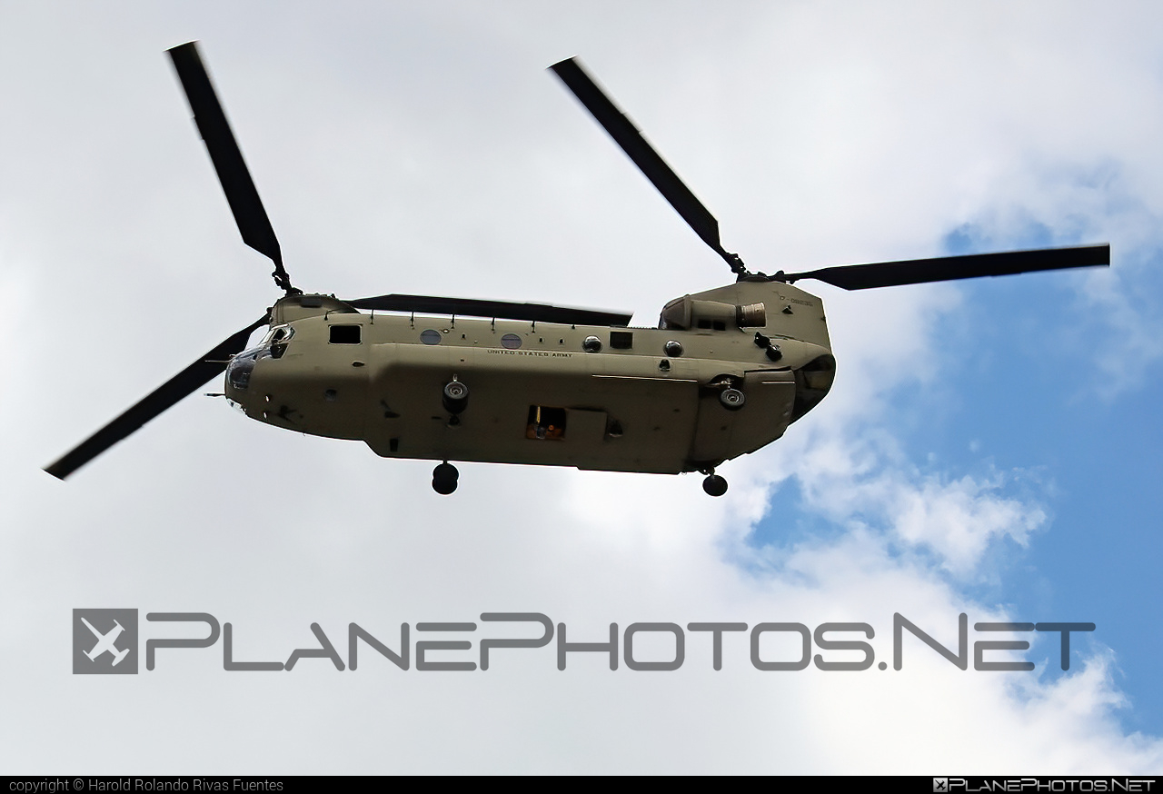 Boeing CH-47F Chinook - 17-08235 operated by US Army #boeing #usarmy