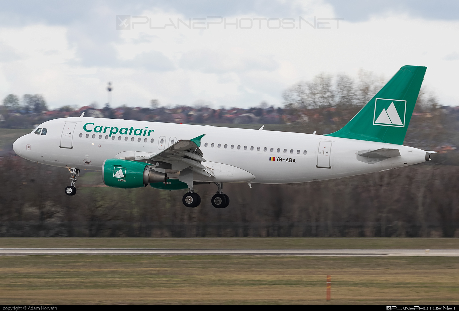 Airbus A319-111 - YT-ABA operated by Carpatair #a319 #a320family #airbus #airbus319