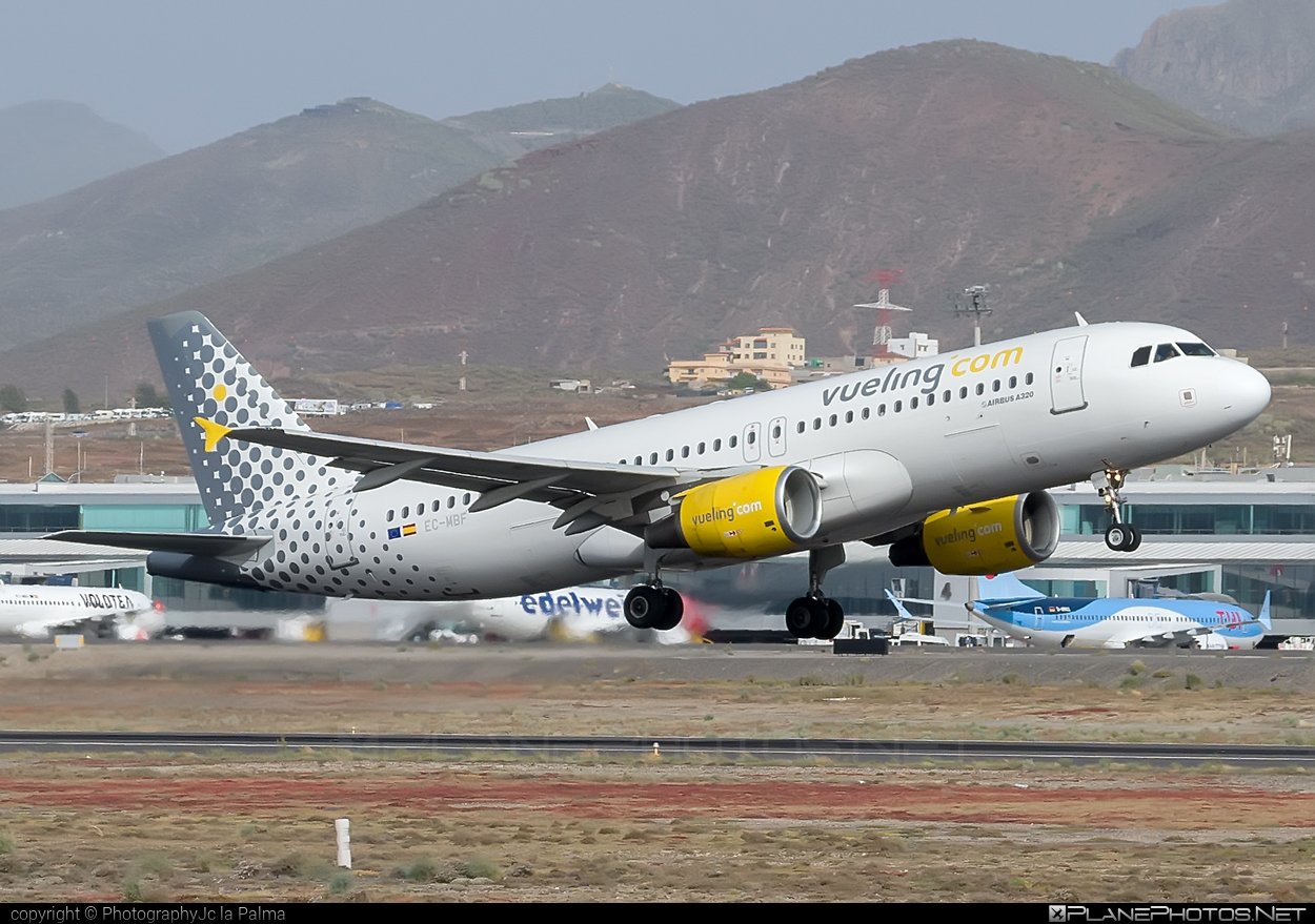 Airbus A320-214 - EC-MBF operated by Vueling Airlines #a320 #a320family #airbus #airbus320 #vueling #vuelingairlines