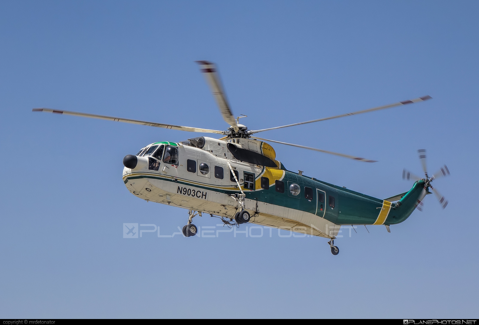 Sikorsky S-61N - N903CH operated by TVPX AIircraft Solutions #s61 #s61n #sikorsky #sikorsky61 #sikorskyS61 #sikorskyS61n #tvpxaircraftsolutions