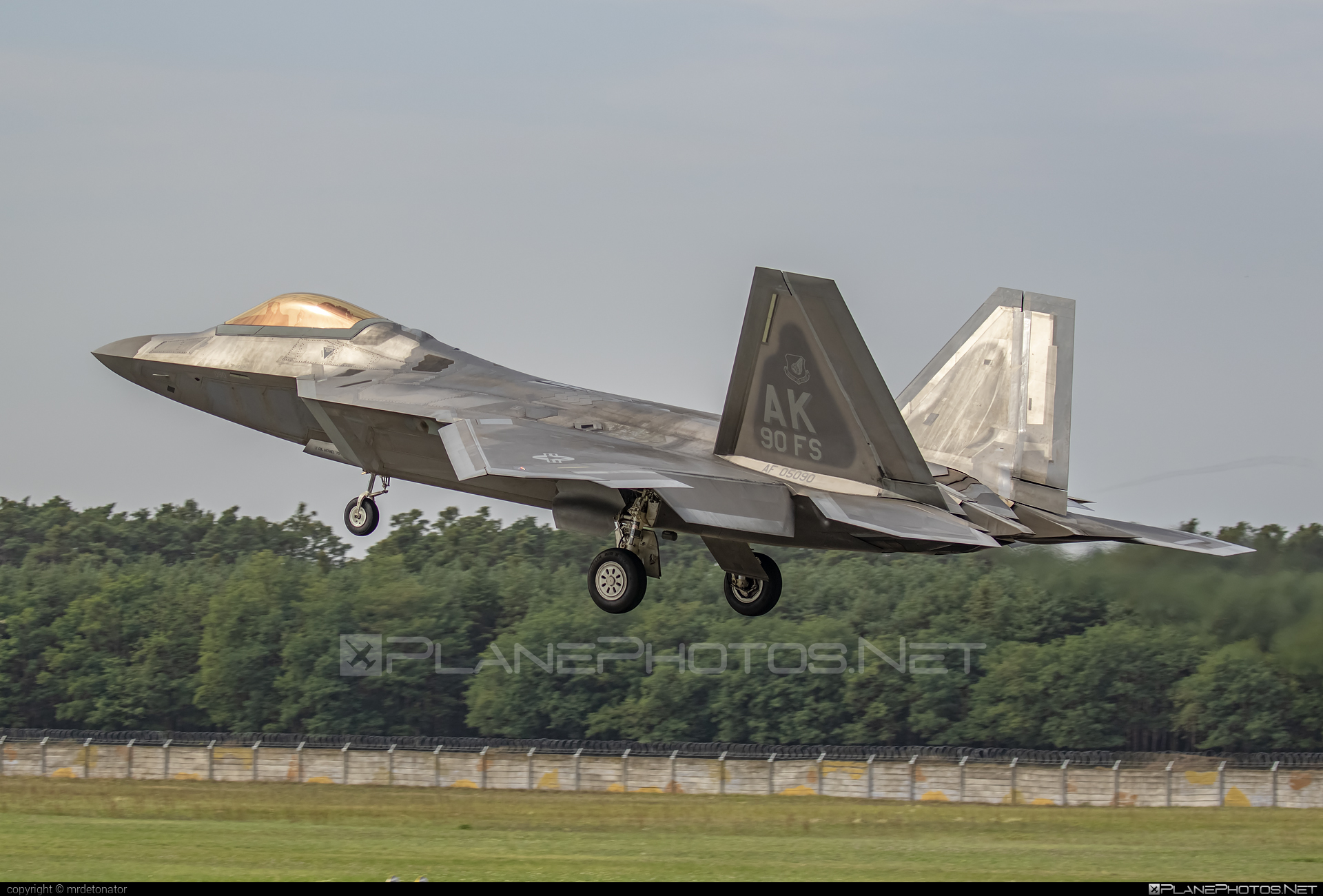 Lockheed Martin F-22A Raptor - 05-4090 operated by US Air Force (USAF) #f22 #f22a #f22aRaptor #f22raptor #lockheedMartin #lockheedMartinF22 #lockheedMartinRaptor #raptor #siaf2022 #usaf #usairforce
