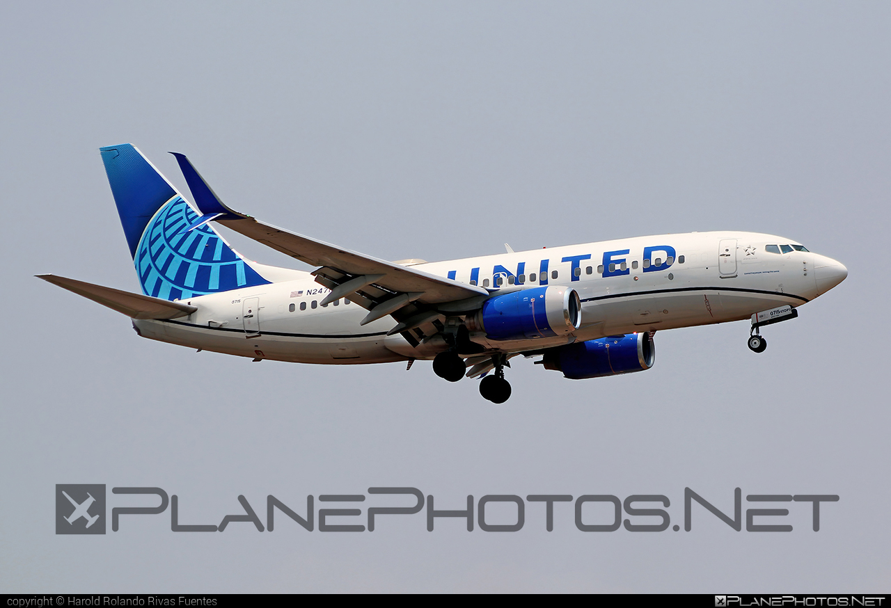 Boeing 737-700 - N24715 operated by United Airlines #b737 #b737nextgen #b737ng #boeing #boeing737 #unitedairlines