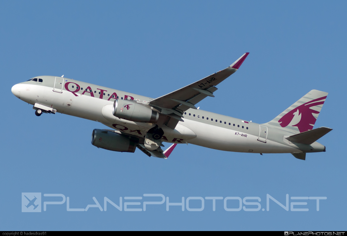 Airbus A320-232 - A7-AHR operated by Qatar Airways #a320 #a320family #airbus #airbus320 #qatarairways