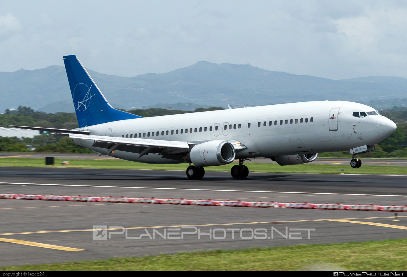 Boeing 737-400 - N430XA operated by iAero Airways #SanJoseJuanSantamariaIntl #b737 #boeing #boeing737 #iAeroAirways