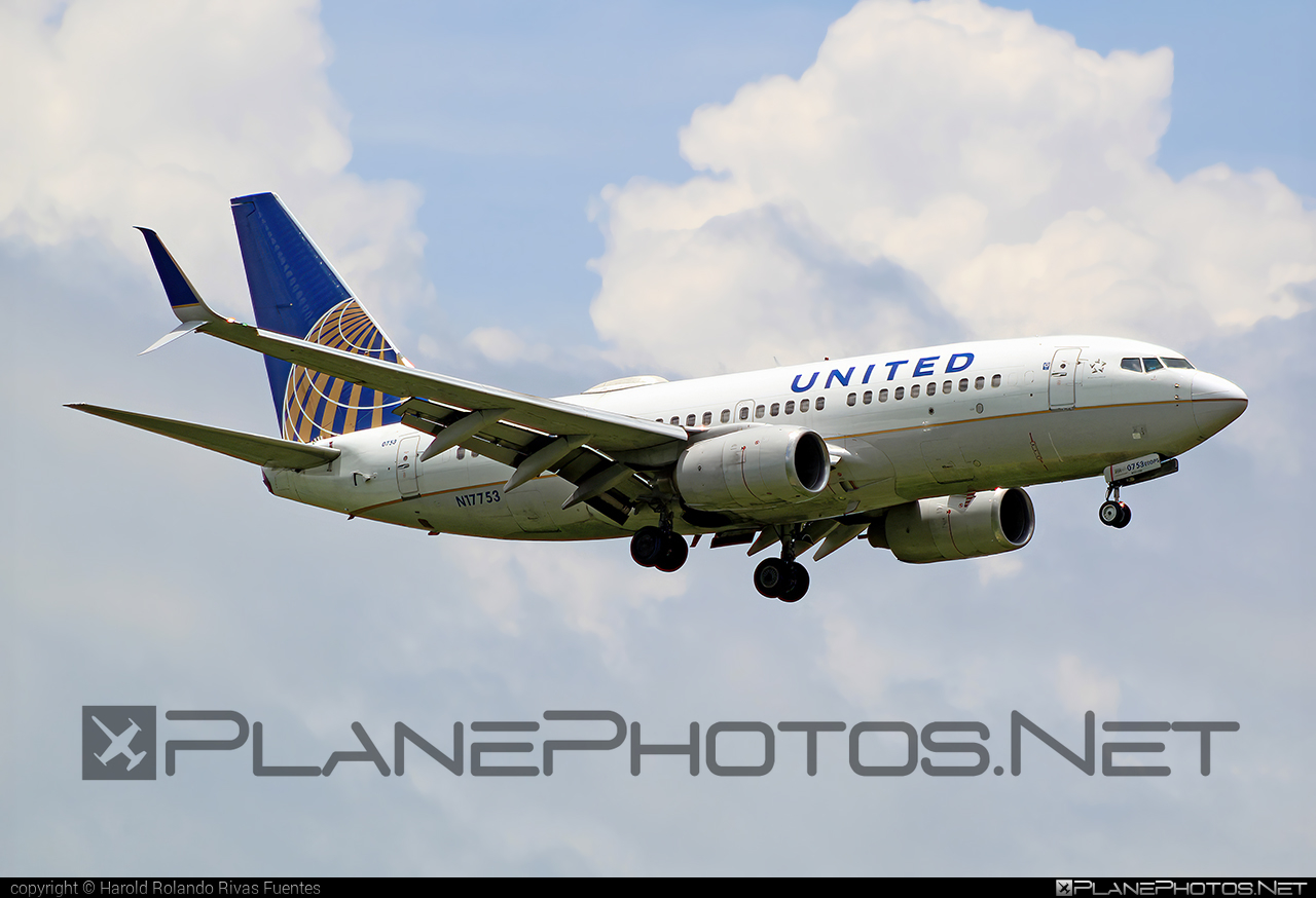 Boeing 737-700 - N17753 operated by United Airlines #b737 #b737nextgen #b737ng #boeing #boeing737 #unitedairlines