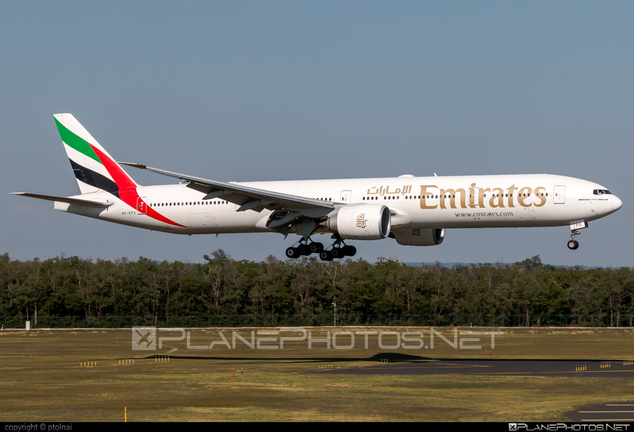 Boeing 777-300ER - A6-EPS operated by Emirates #b777 #b777er #boeing #boeing777 #emirates #tripleseven
