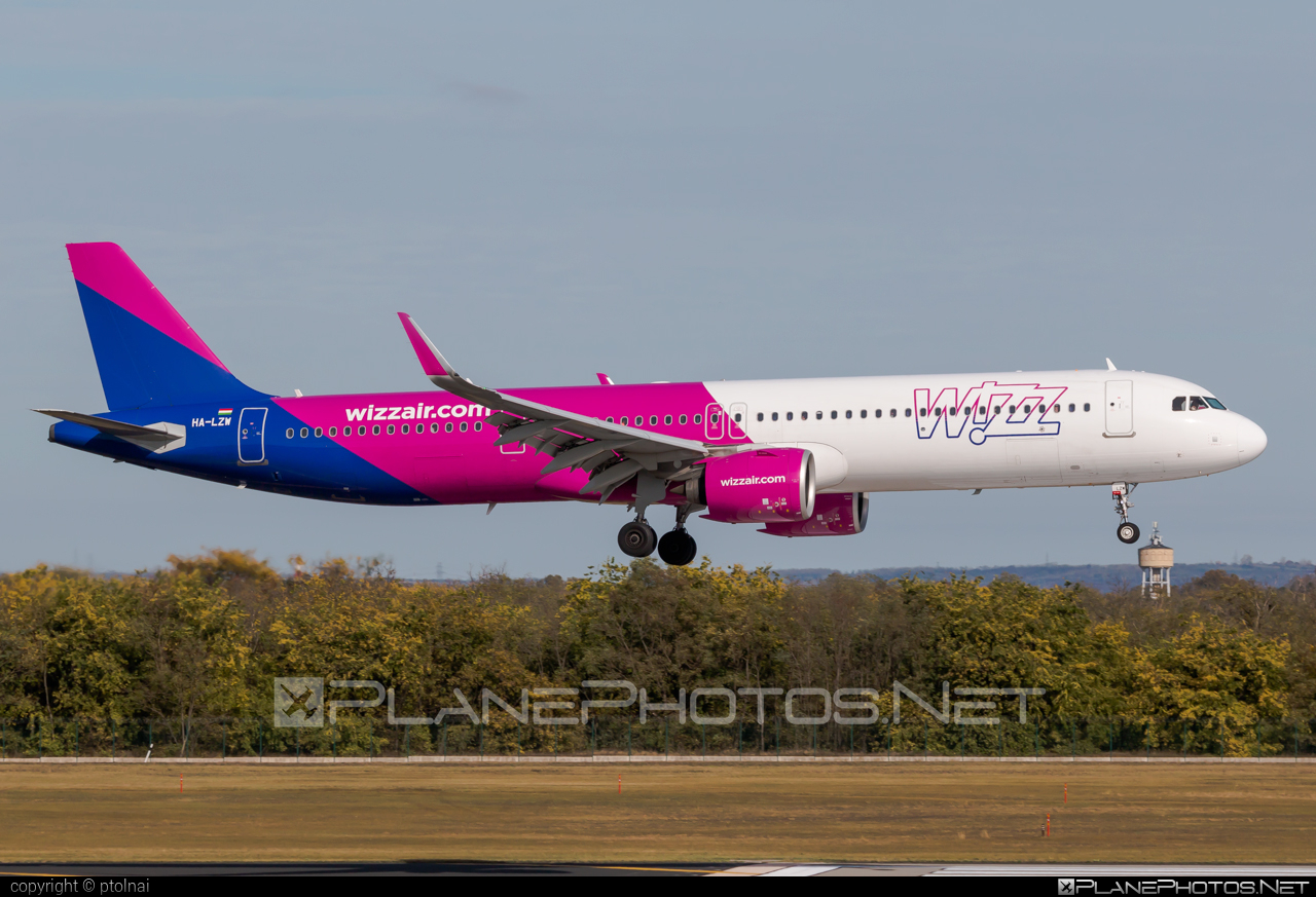 Airbus A321-271NX - HA-LZW operated by Wizz Air #a320family #a321 #a321neo #airbus #airbus321 #airbus321lr #wizz #wizzair