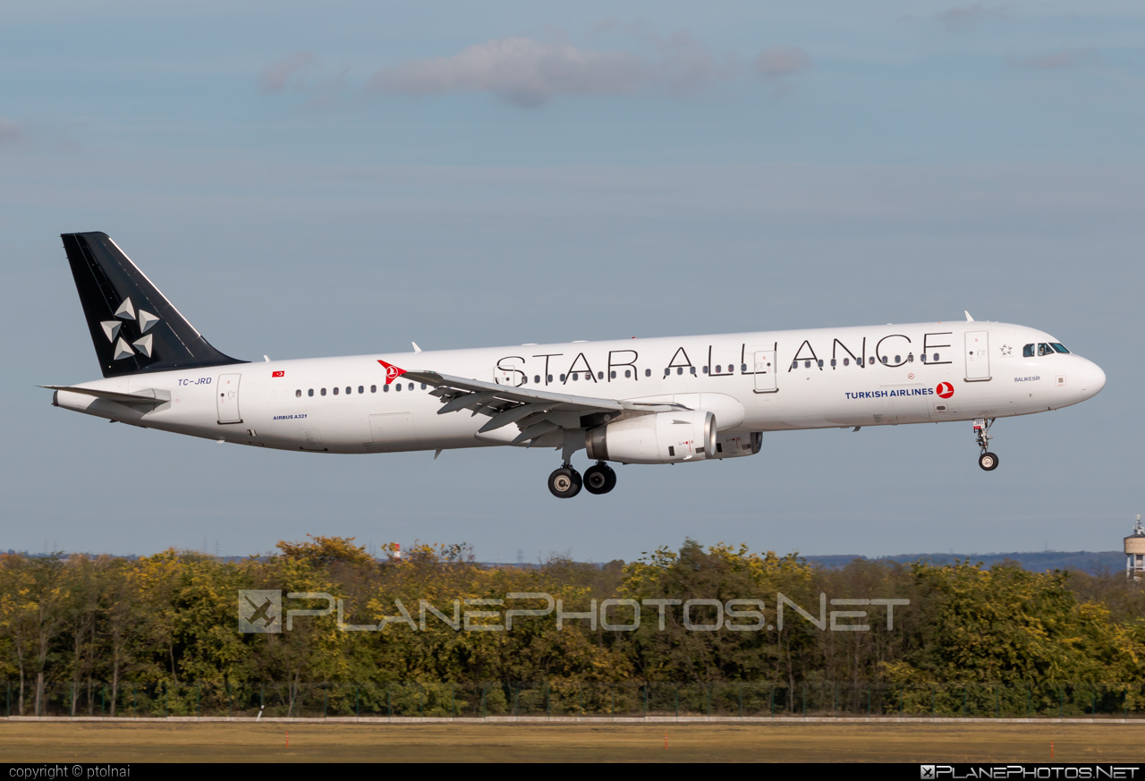 Airbus A321-231 - TC-JRD operated by Turkish Airlines #a320family #a321 #airbus #airbus321 #turkishairlines