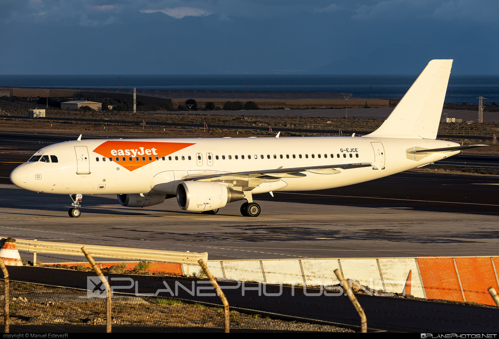 Airbus A320-214 - G-EJCE operated by easyJet #a320 #a320family #airbus #airbus320 #easyjet