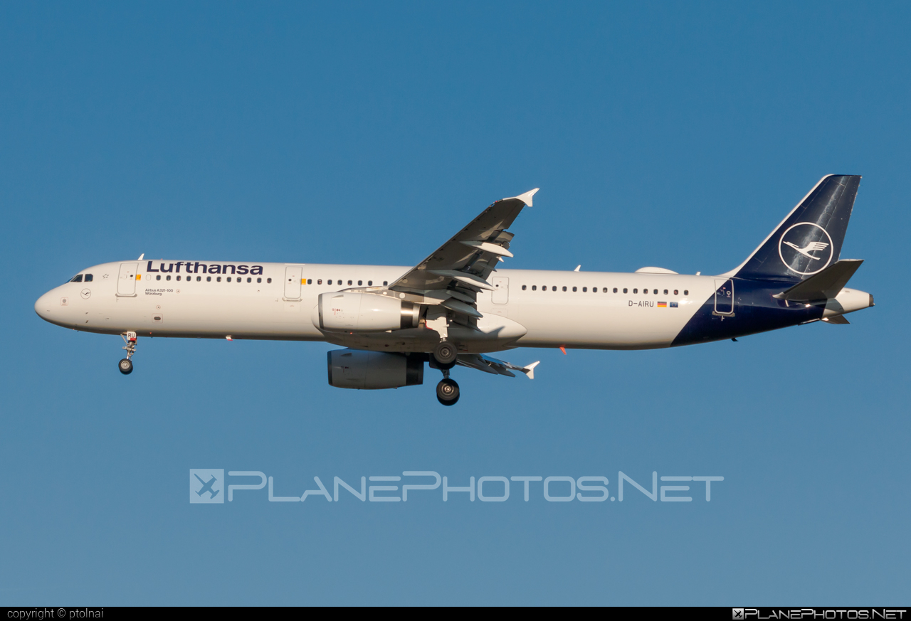 Airbus A321-131 - D-AIRU operated by Lufthansa #a320family #a321 #airbus #airbus321 #lufthansa
