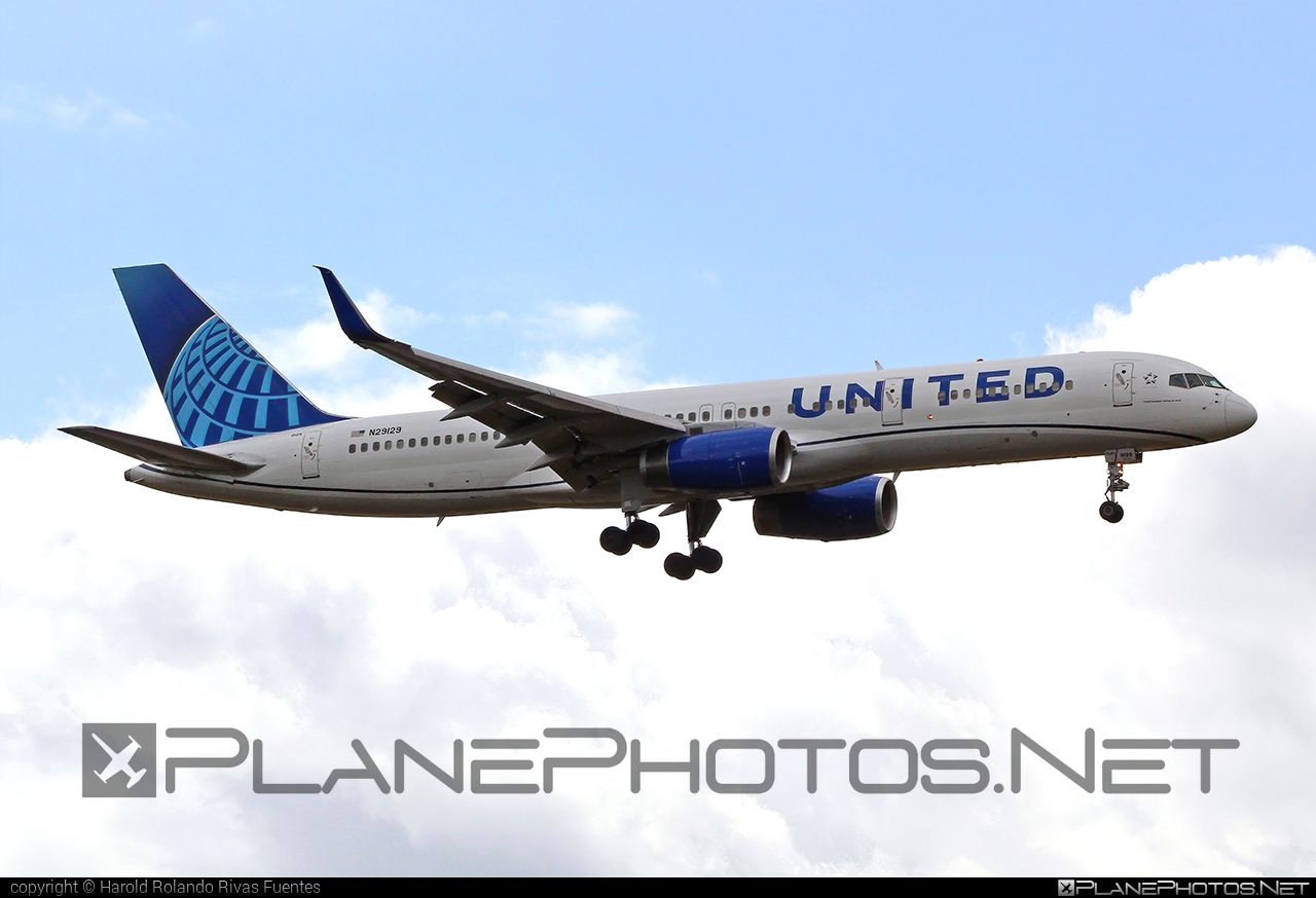 Boeing 757-200 - N29129 operated by United Airlines #b757 #boeing #boeing757 #unitedairlines