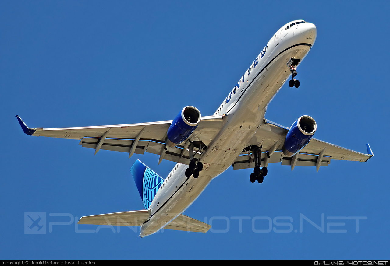 Boeing 757-200 - N12114 operated by United Airlines #b757 #boeing #boeing757 #unitedairlines