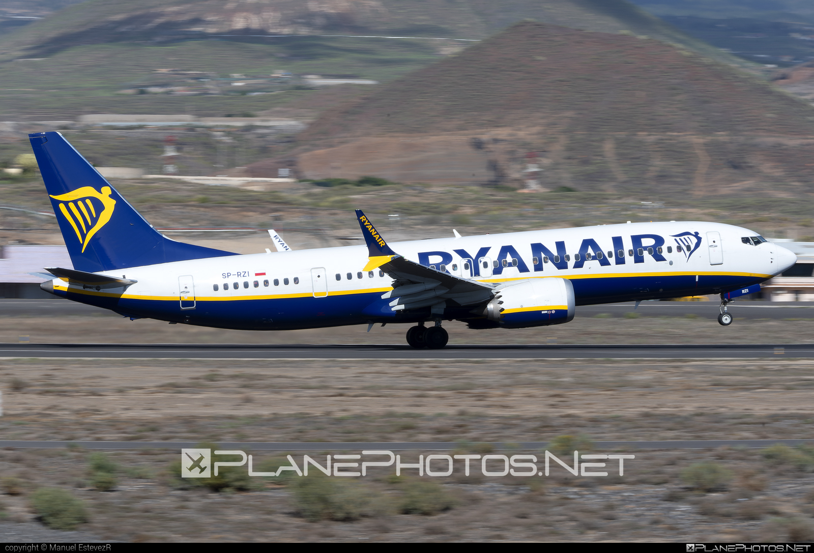 Boeing 737-8 MAX - SP-RZI operated by Ryanair #b737 #b737max #boeing #boeing737 #ryanair