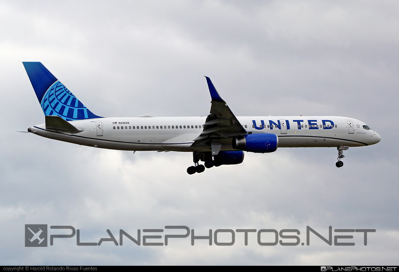 Boeing 757-200 - N29129 operated by United Airlines #b757 #boeing #boeing757 #unitedairlines