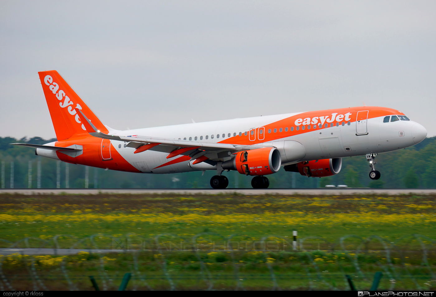 Airbus A320-214 - OE-IVW operated by easyJet Europe #a320 #a320family #airbus #airbus320 #easyjet #easyjeteurope