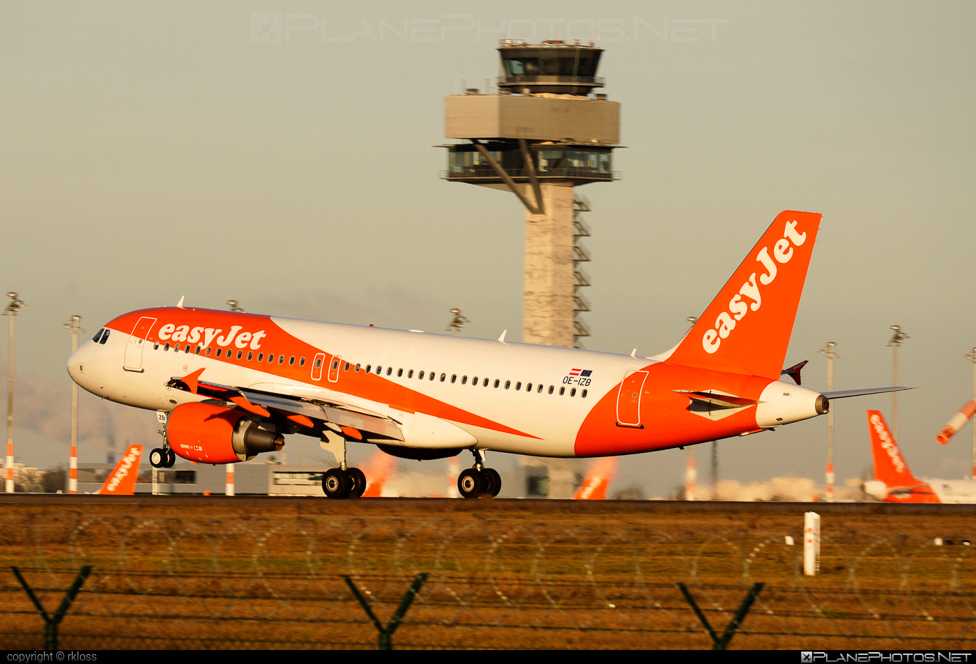 Airbus A320-214 - OE-IZB operated by easyJet Europe #a320 #a320family #airbus #airbus320 #easyjet #easyjeteurope