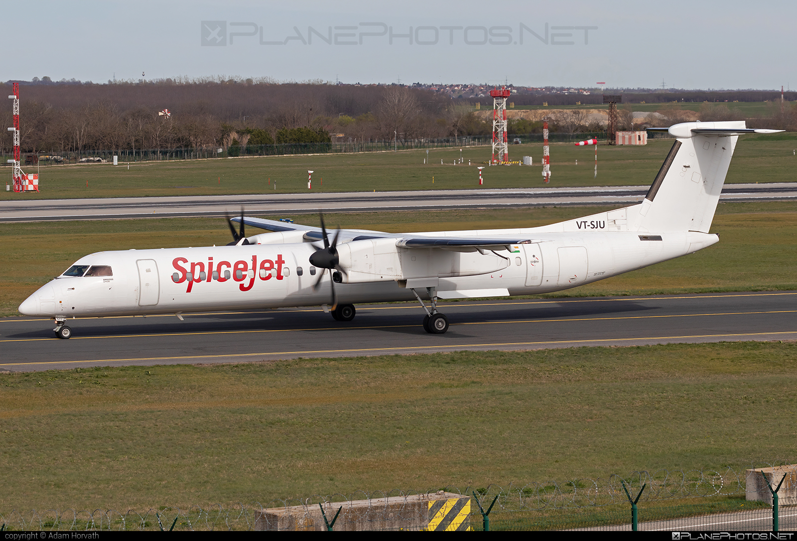 Bombardier DHC-8-Q402 Dash 8 - VT-SJU operated by SpiceJet #bombardier #dash8 #dhc8 #dhc8q402