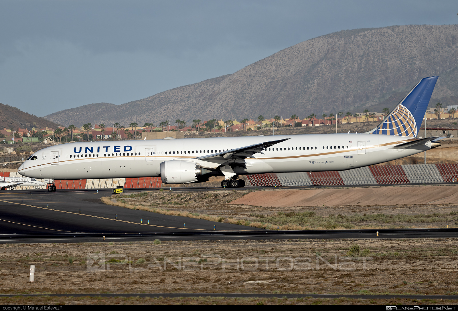 Boeing 787-10 Dreamliner - N16009 operated by United Airlines #b787 #boeing #boeing787 #dreamliner #unitedairlines