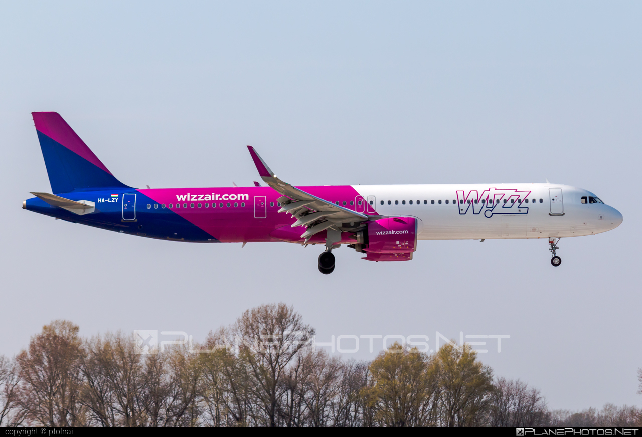 Airbus A321-271NX - HA-LZY operated by Wizz Air #a320family #a321 #a321neo #airbus #airbus321 #airbus321lr #wizz #wizzair