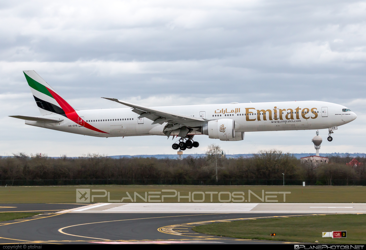 Boeing 777-300ER - A6-EPB operated by Emirates #b777 #b777er #boeing #boeing777 #emirates #tripleseven
