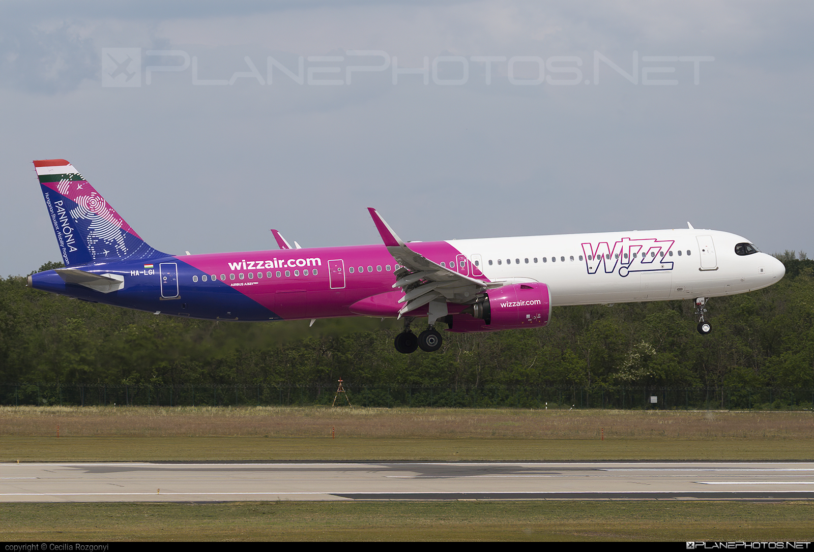 HA-LGI - Airbus A321-271NX operated by Wizz Air taken by Cecilia