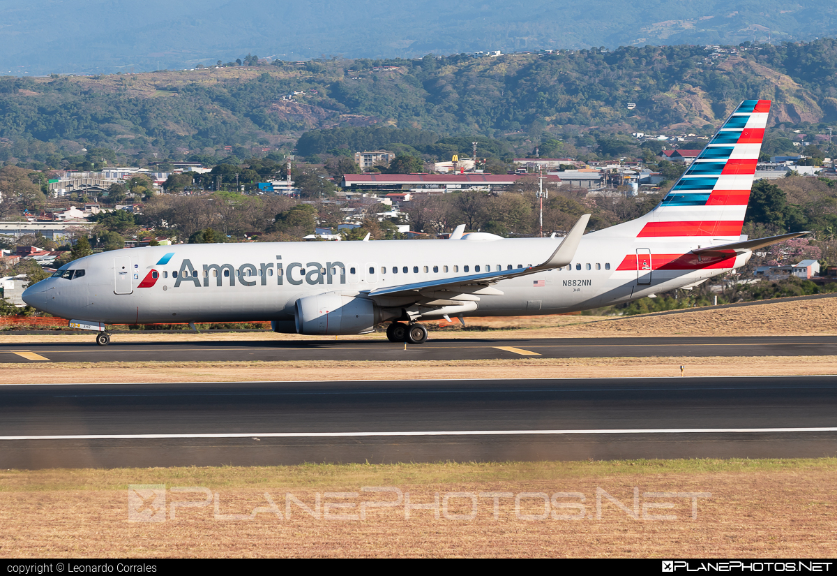 N882NN - Boeing 737-800 operated by American Airlines taken by