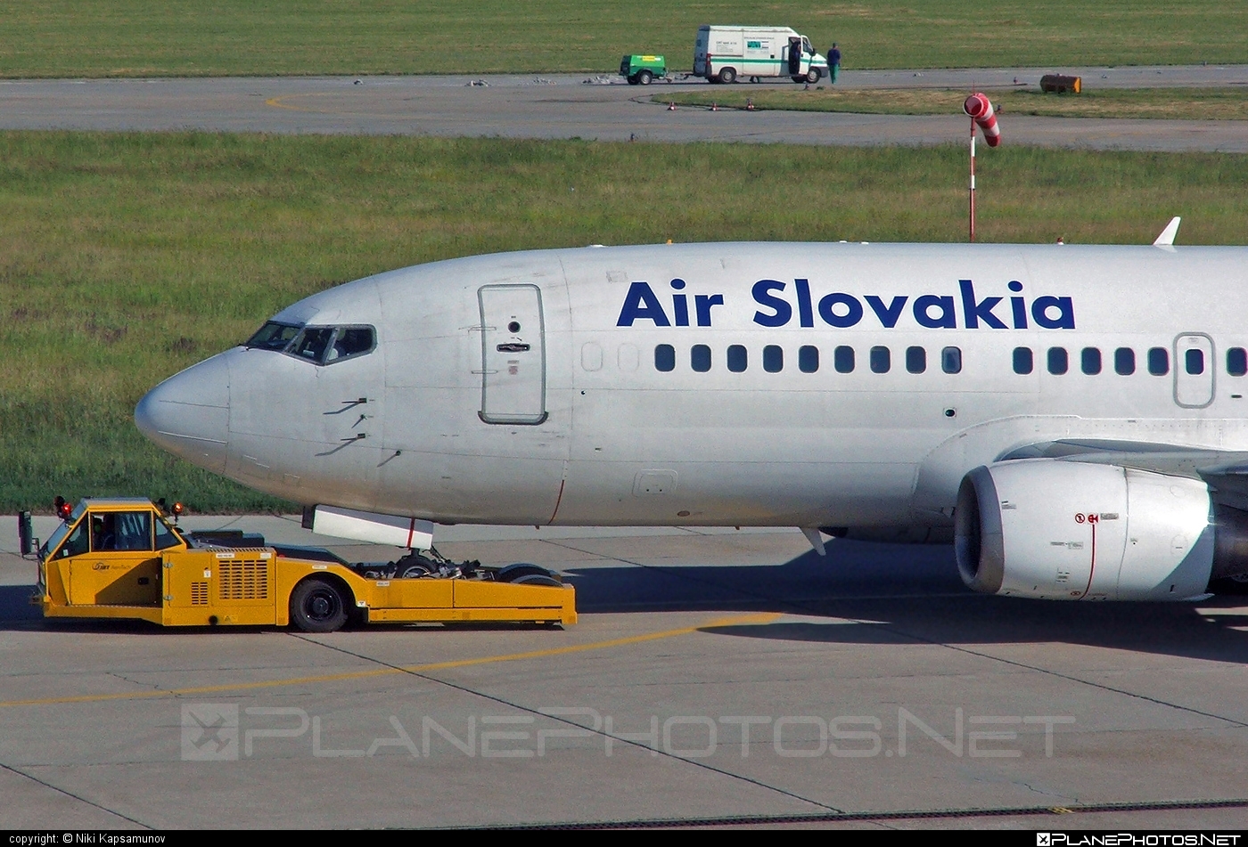 Boeing 737-300 - OM-ASD operated by Air Slovakia #b737 #boeing #boeing737