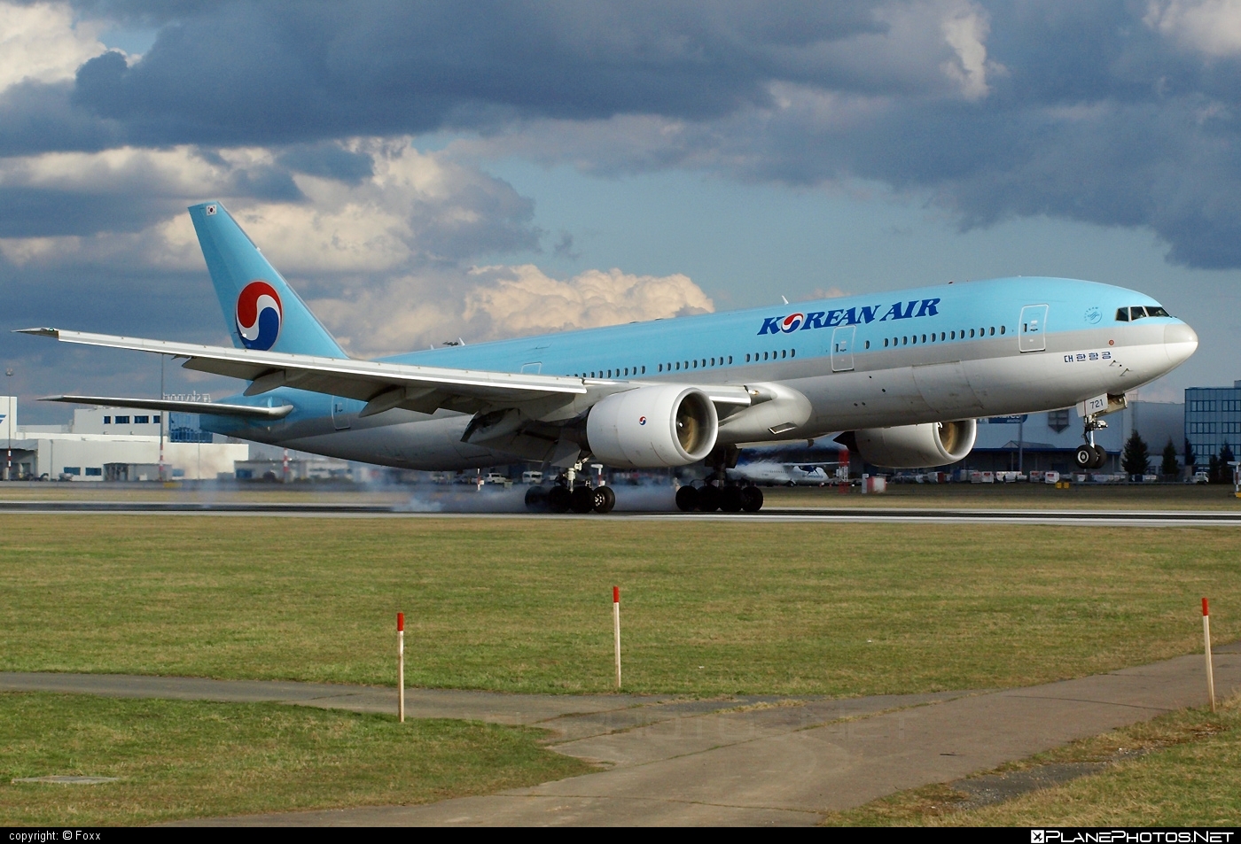 Boeing 777-200ER - HL7721 operated by Korean Air #b777 #b777er #boeing #boeing777 #koreanair #tripleseven
