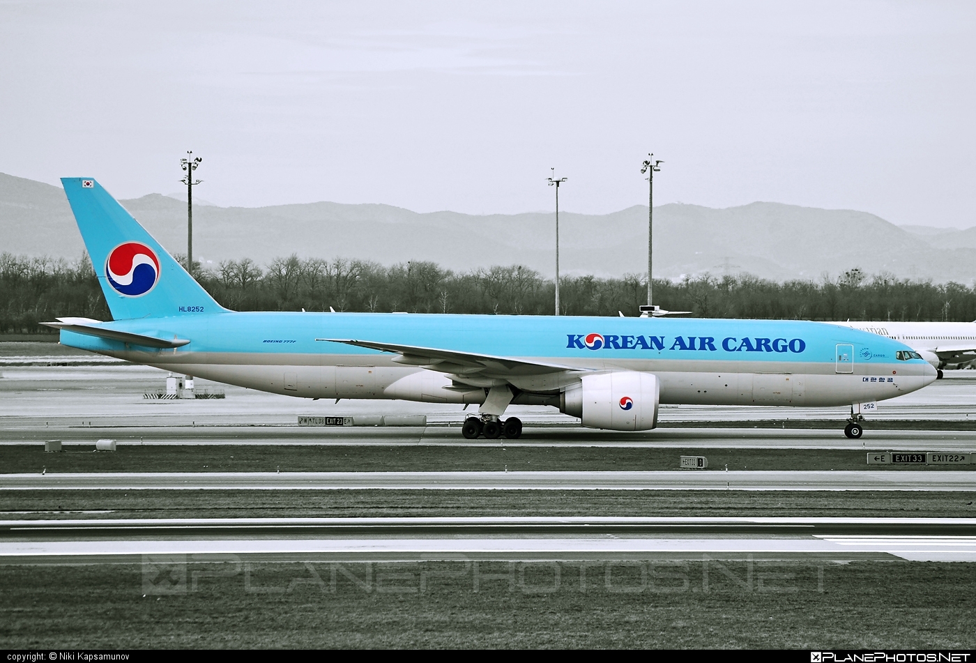 Boeing 777F - HL8252 operated by Korean Air Cargo #b777 #b777f #b777freighter #boeing #boeing777 #koreanair #koreanaircargo #tripleseven