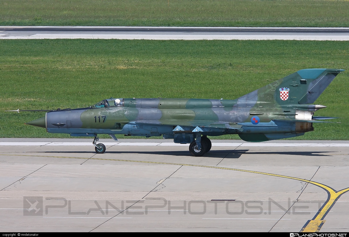 Mikoyan-Gurevich MiG-21bis-D - 117 operated by Hrvatsko ratno zrakoplovstvo i protuzračna obrana (Croatian Air Force) #CroatianAirForce #HrvatskoRatnoZrakoplovstvoIProtuzracnaObrana #mig #mig21 #mig21bisd #mikoyangurevich