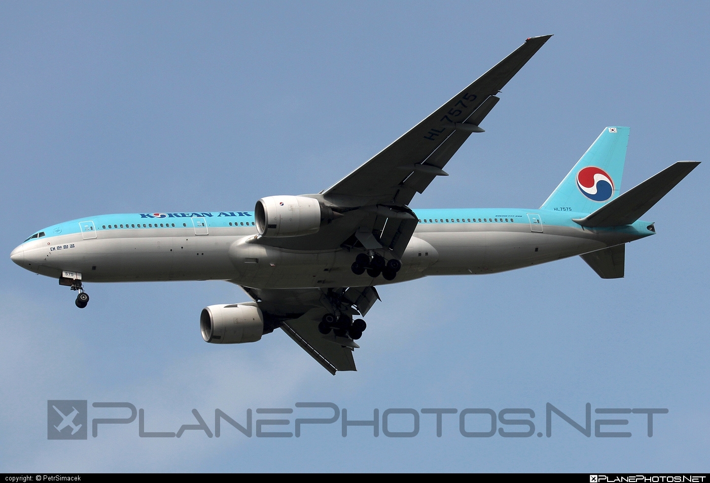 Boeing 777-200ER - HL7575 operated by Korean Air #b777 #b777er #boeing #boeing777 #koreanair #tripleseven