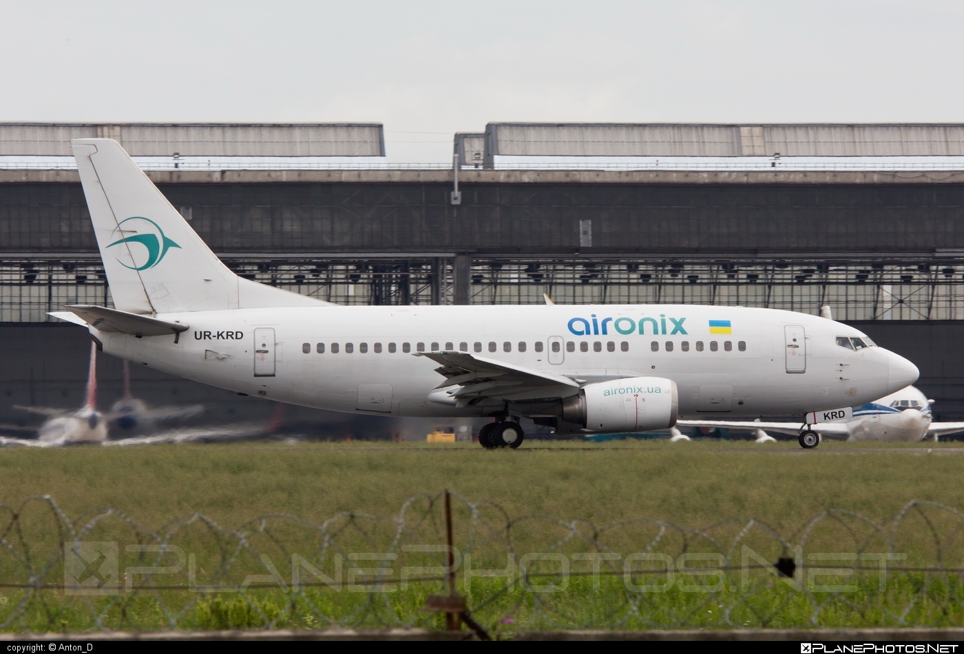 Boeing 737-500 - UR-KRD operated by Air Onix #b737 #boeing #boeing737