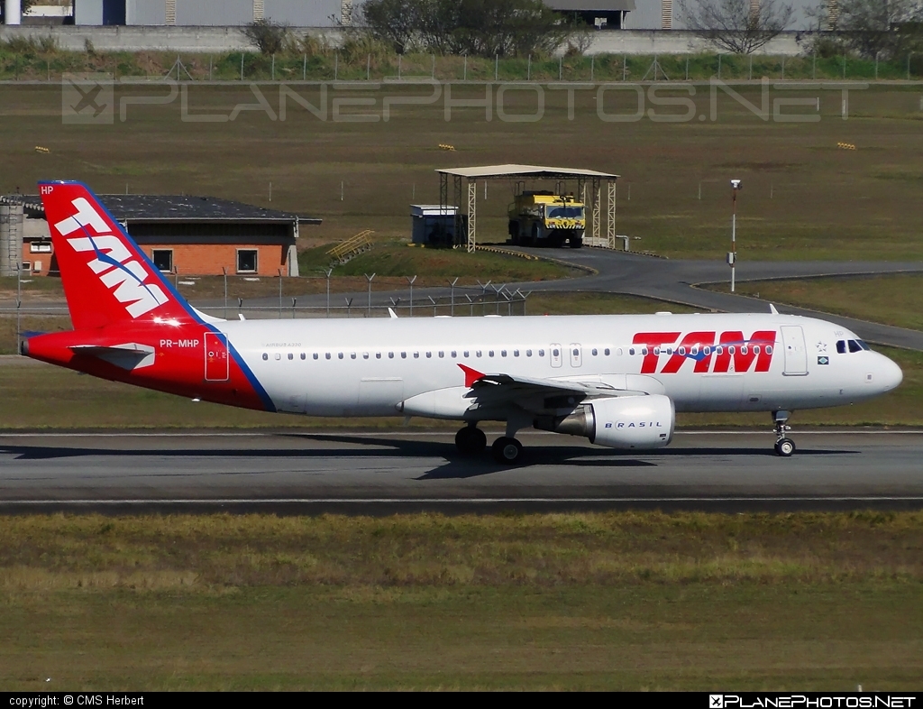 Airbus A320-214 - PR-MHP operated by TAM Linhas Aéreas #a320 #a320family #airbus #airbus320 #tam #tamairlines #tamlinhasaereas