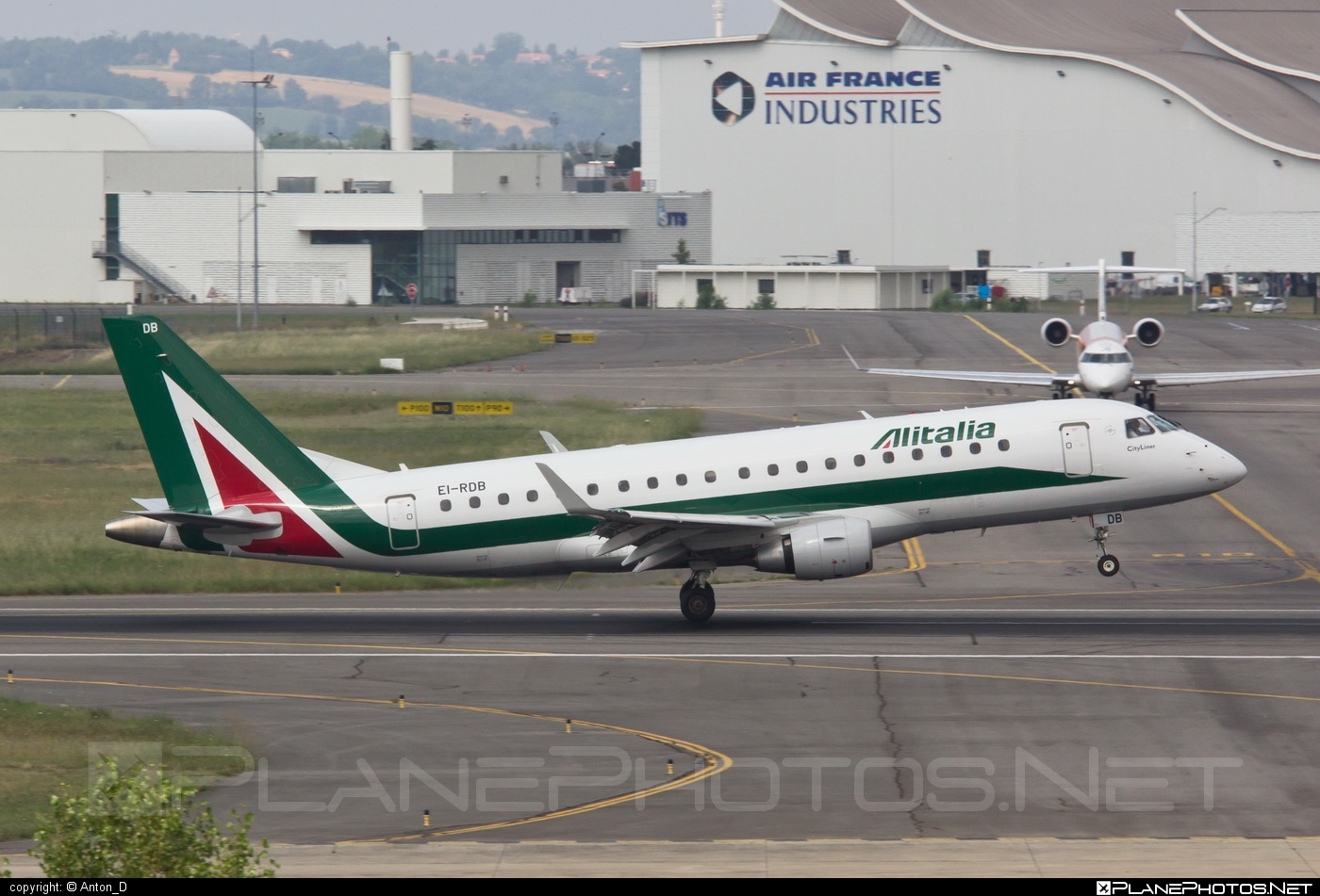 Embraer E175LR (ERJ-170-200LR) - EI-RDB operated by Alitalia CityLiner #e175 #embraer #embraer175 #embraer175lr #erj170200 #erj170200lr #erj175 #erj175lr