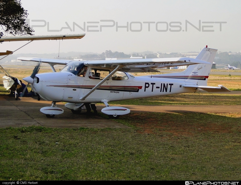 Cessna 172M Skyhawk - PT-INT operated by Aeroclube de Jundiaí #cessna #cessna172 #cessna172m #cessna172mskyhawk #cessna172skyhawk #cessnaskyhawk