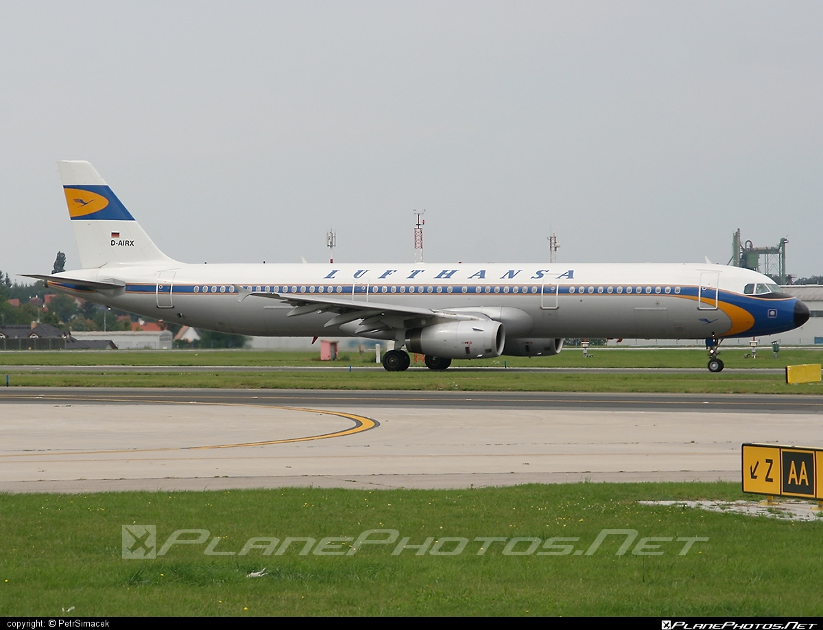 Airbus A321-131 - D-AIRX operated by Lufthansa #a320family #a321 #airbus #airbus321 #lufthansa #retro