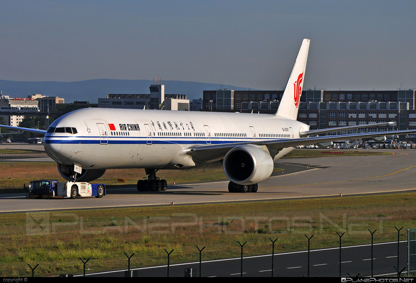 Boeing 777-300ER - B-2087 operated by Air China #airchina #b777 #b777er #boeing #boeing777 #tripleseven