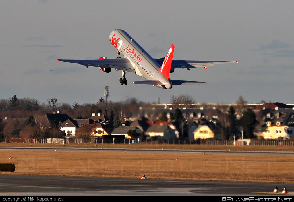 Boeing 757-200 - G-LSAG operated by Jet2 #b757 #boeing #boeing757 #jet2