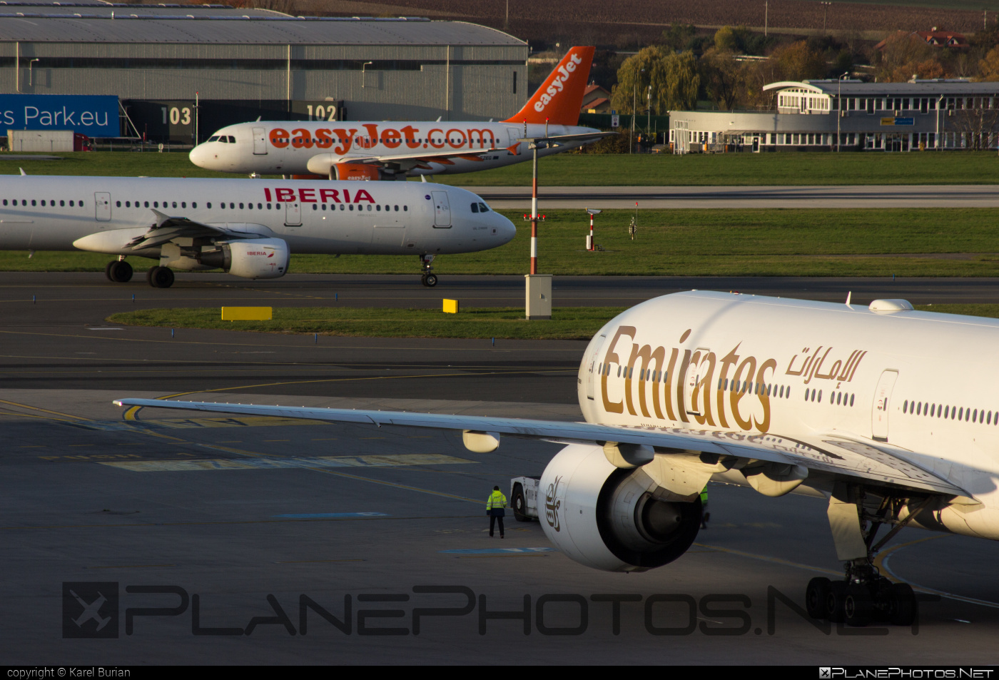 Boeing 777-300ER - A6-EBJ operated by Emirates #b777 #b777er #boeing #boeing777 #emirates #tripleseven