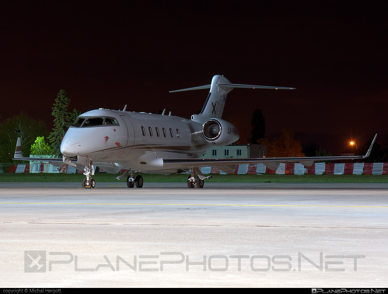Bombardier Challenger 300 (BD-100-1A10) - LX-PMA operated by Luxaviation #bd1001a10 #bombardier #challenger300 #luxaviation