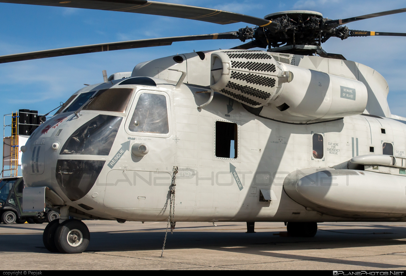 Sikorsky CH-53D Sea Stallion - 157159 operated by US Marine Corps (USMC) #sikorsky