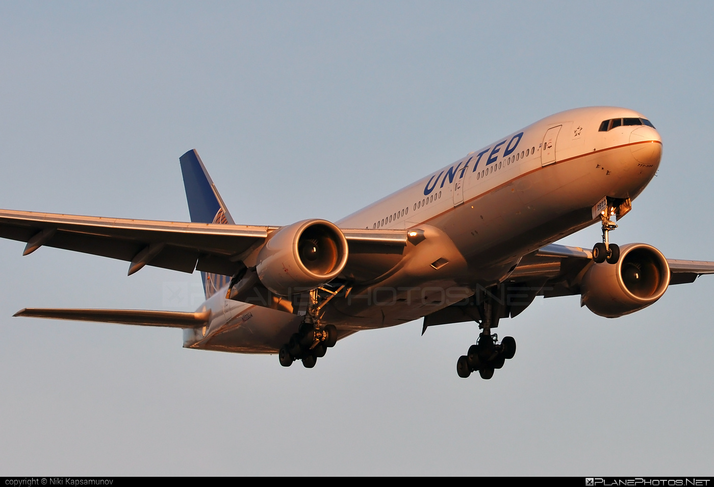 Boeing 777-200ER - N222UA operated by United Airlines #b777 #b777er #boeing #boeing777 #tripleseven #unitedairlines