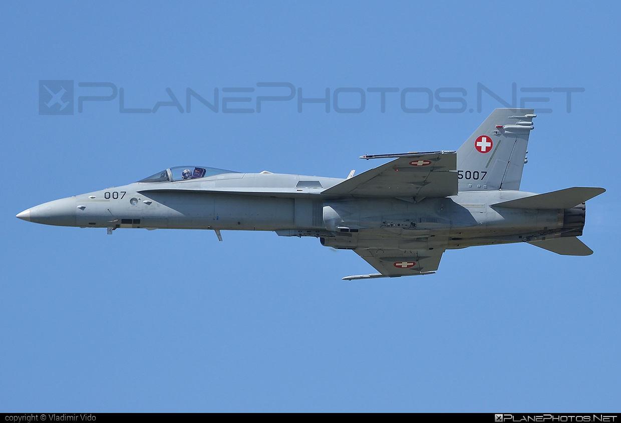 McDonnell Douglas F/A-18C Hornet - J-5007 operated by Schweizer Luftwaffe (Swiss Air Force) #f18 #f18hornet #fa18 #fa18c #fa18hornet #mcDonnellDouglas #schweizerluftwaffe #swissairforce