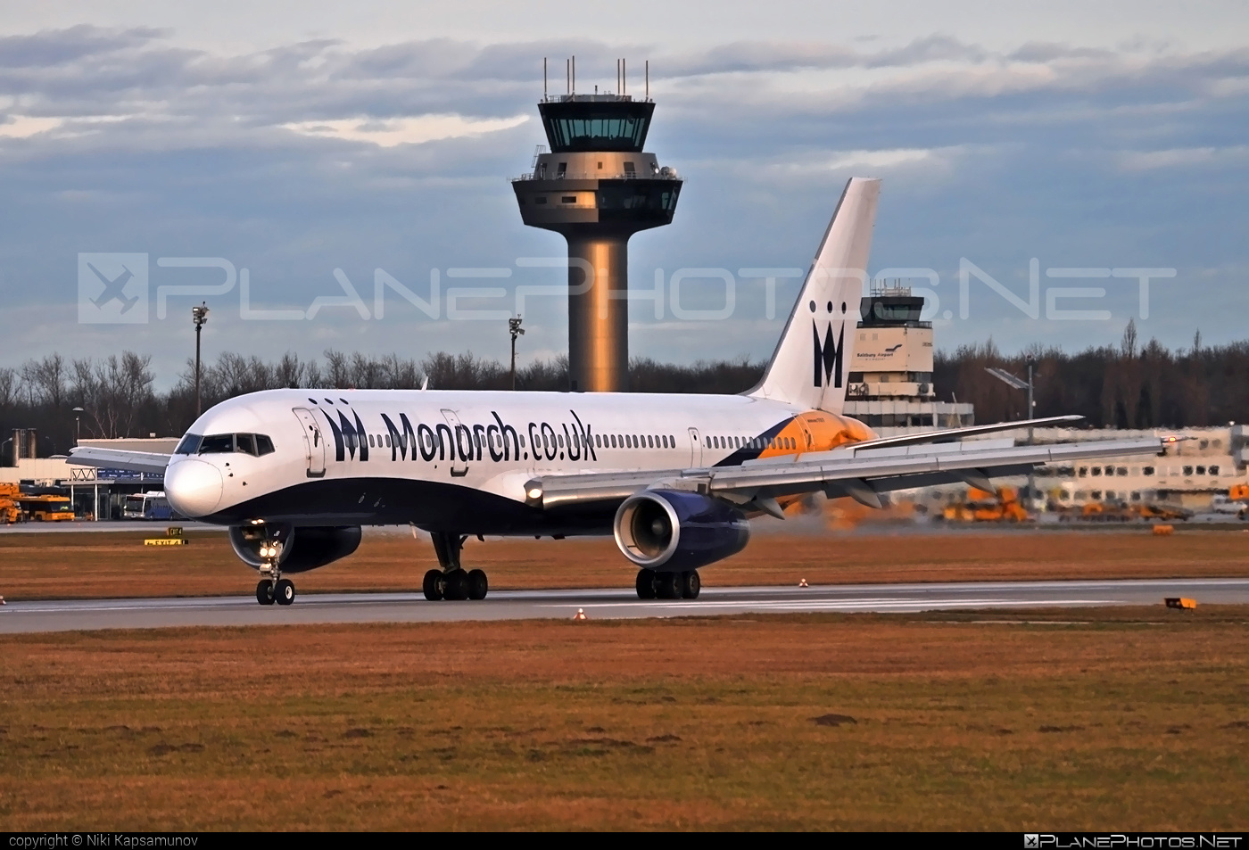 Boeing 757-200 - G-DAJB operated by Monarch Airlines #b757 #boeing #boeing757