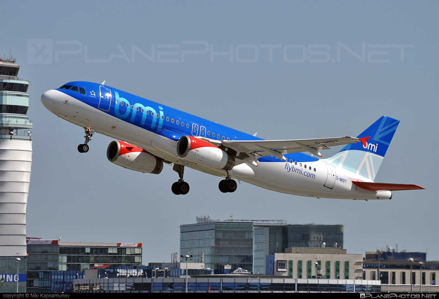 Airbus A320-232 - G-MIDT operated by bmi British Midland #a320 #a320family #airbus #airbus320