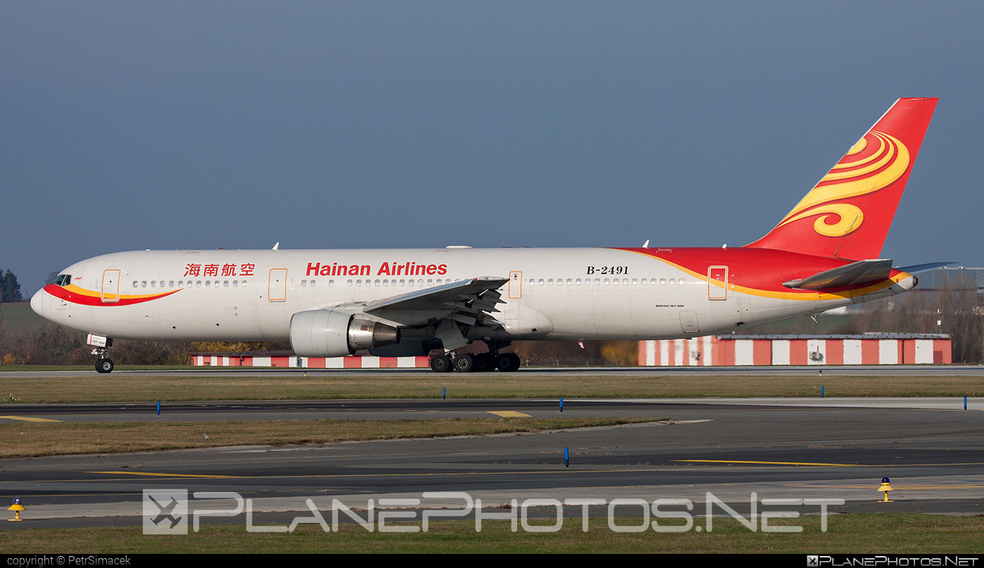 Boeing 767-300ER - B-2491 operated by Hainan Airlines #b767 #b767er #boeing #boeing767