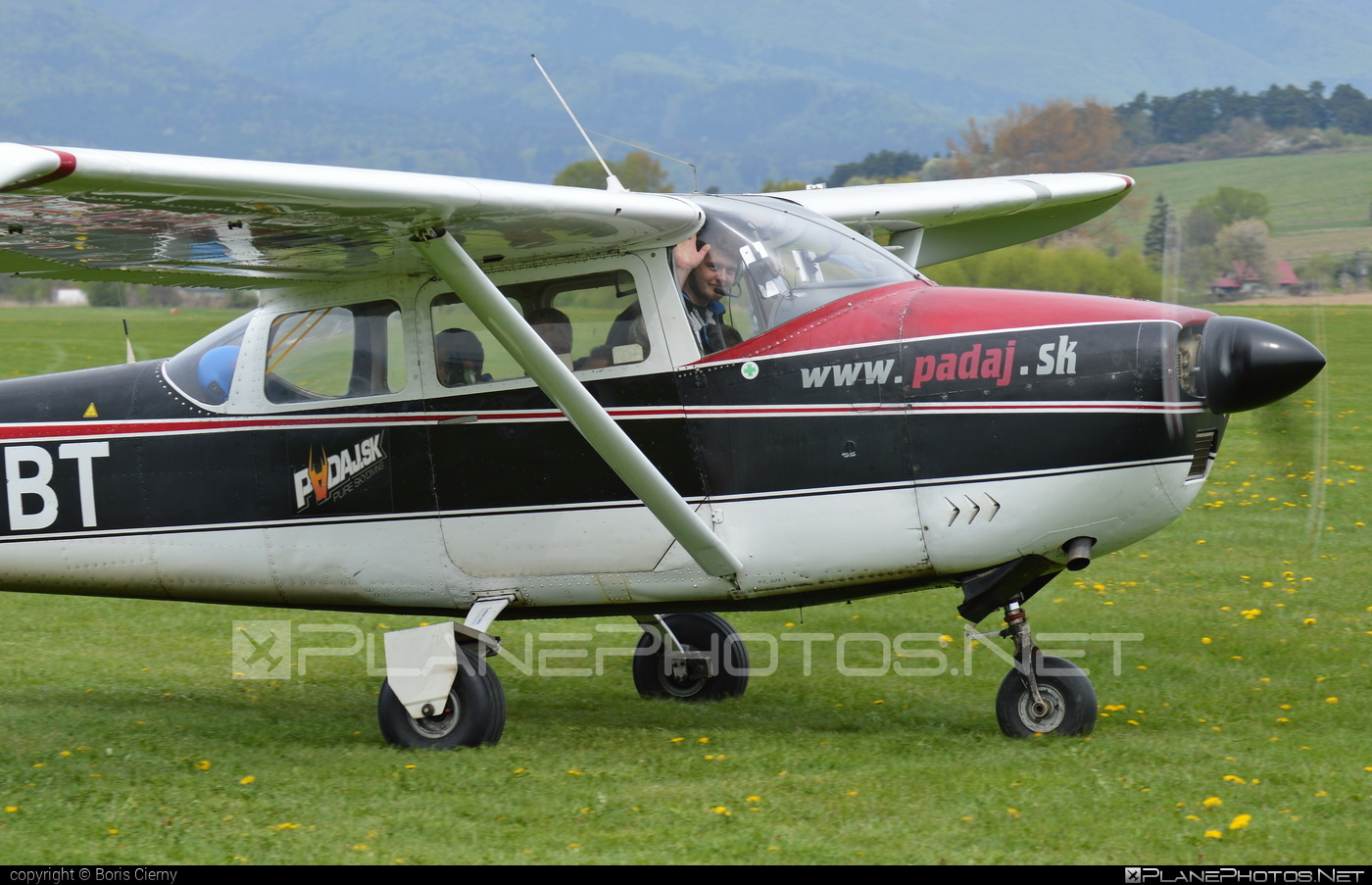 Cessna 182E Skylane - OM-DBT operated by Slovenský národný aeroklub (Slovak National Aeroclub) #cessna #cessna182 #cessna182e #cessna182eskylane #cessna182skylane #cessnaskylane