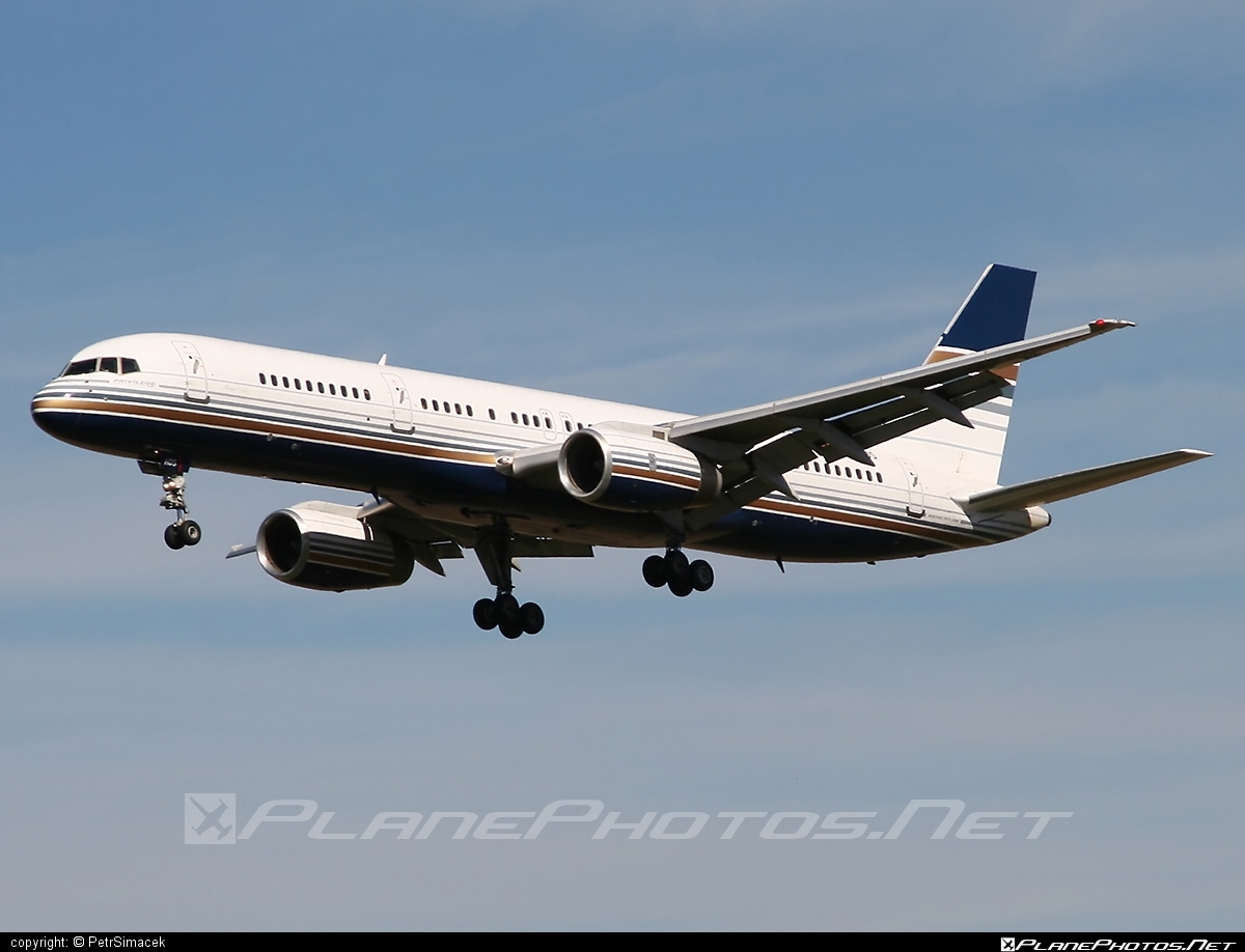 Boeing 757-200 - EC-HDS operated by Privilege Style #b757 #boeing #boeing757