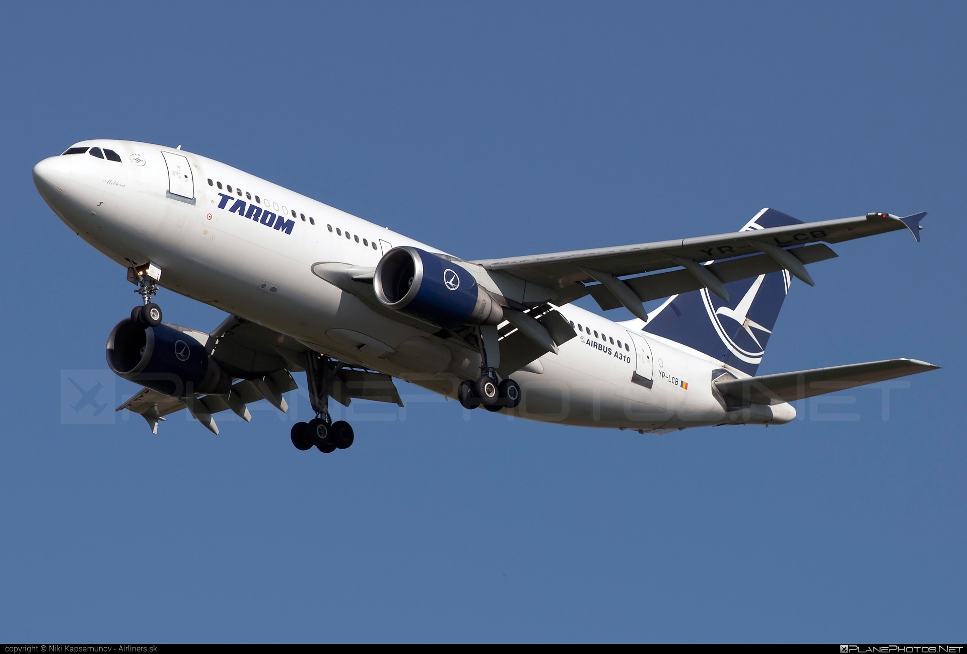 Airbus A310-325 - YR-LCB operated by Tarom #a310 #airbus #airbus310 #airbus310325